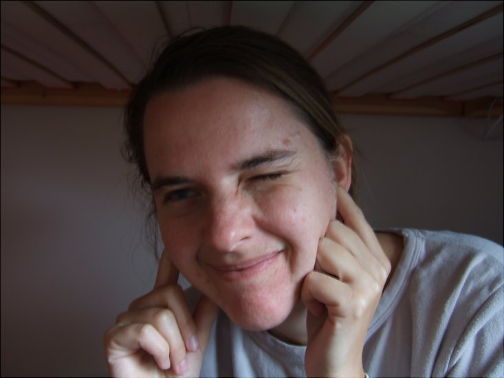 Hanne kigger