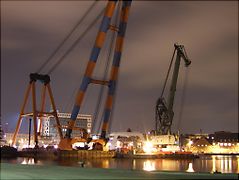 K�mpekran aarhus havn natfoto