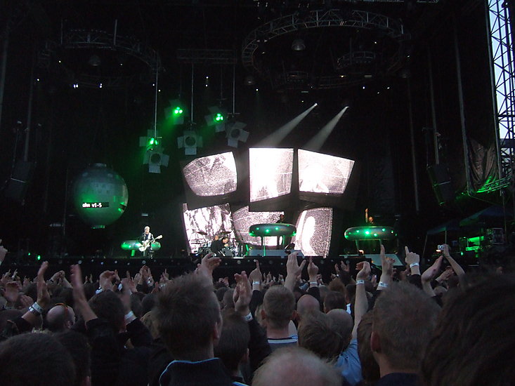 D m playing the angel koncert