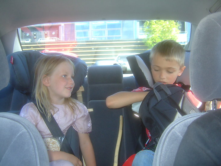 Frida Lasse bil