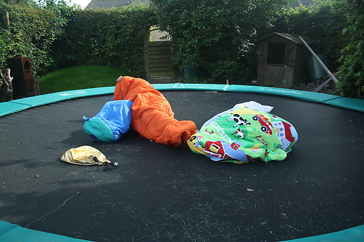 -1628_3_SigurdSoveposeTrampolin