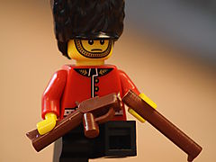 -1426_2_KaaresLEGOmandSoldatGevaer
