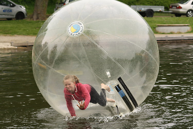 -1124_6_FridaFunballz