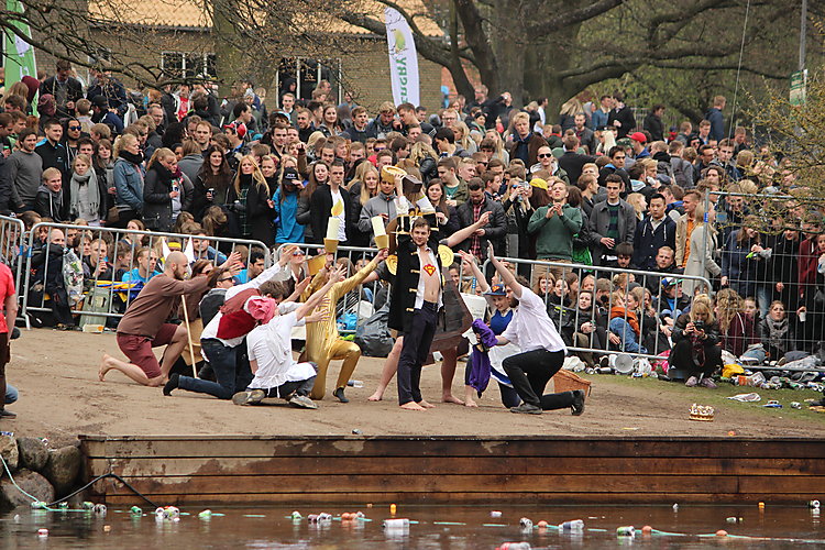 -145235_Kapsejladsen2015_IntroHumbug_SkoenhedenOgUdyret