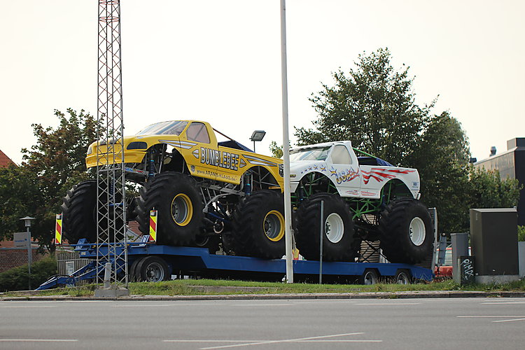 -1605_Monstertrucks