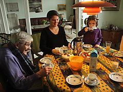 -1411_2_FrokostOldemorElseHanneAstaSigurdFrida