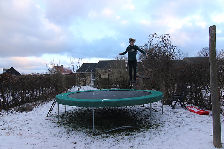 -1810_1_SigurdTrampolinSne