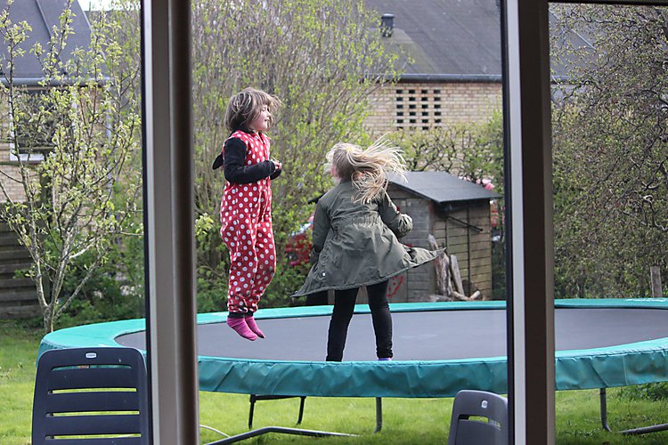 -1704_1_AstaVenindeTrampolin