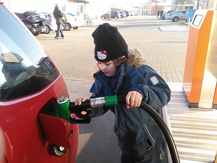 -1037_4_AstaTankerBenzin