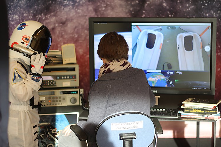 -1100_1_AstronautdragtAsta_HanneKontrolrum