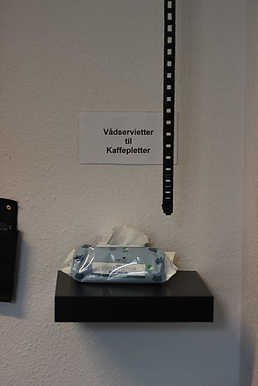 -1526_PassiveAggressive_VaadserviettetKaffepletter